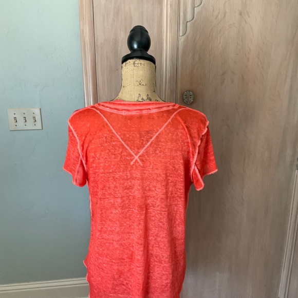 We the Free Free People Kia Henley Button T-Shirt strawberry burnout paper thin - Picture 9 of 15